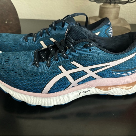 ASICS Gel Nimbus 24 women’s 10 - Picture 3 of 6